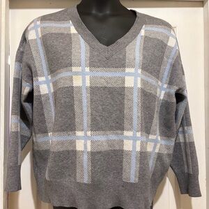 Max Studio Light Gray Knit Top